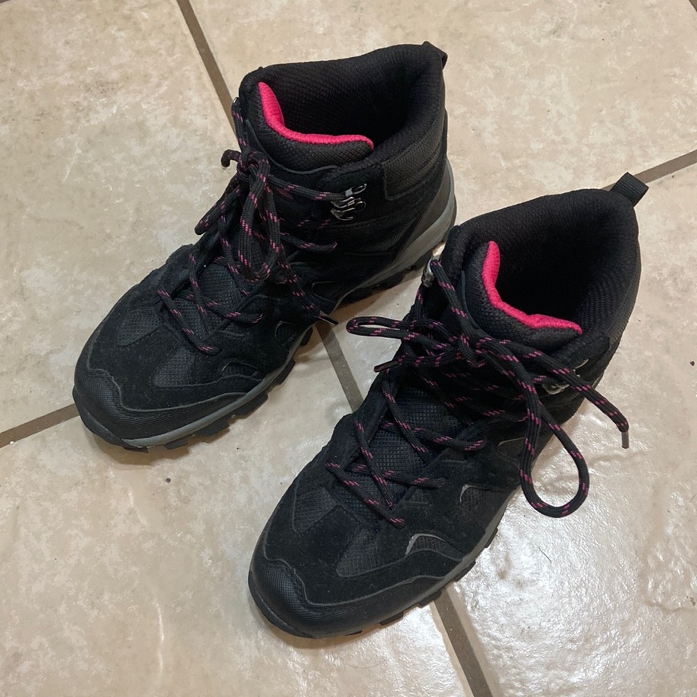 High Sierra brand new boots